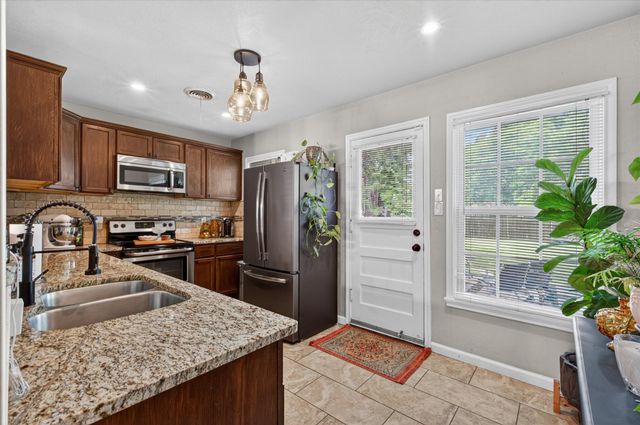 202 Taylor Street, Burleson, TX 76028