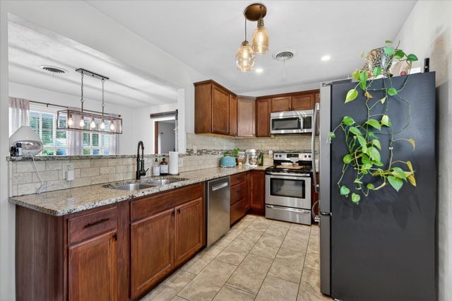 202 Taylor Street, Burleson, TX 76028