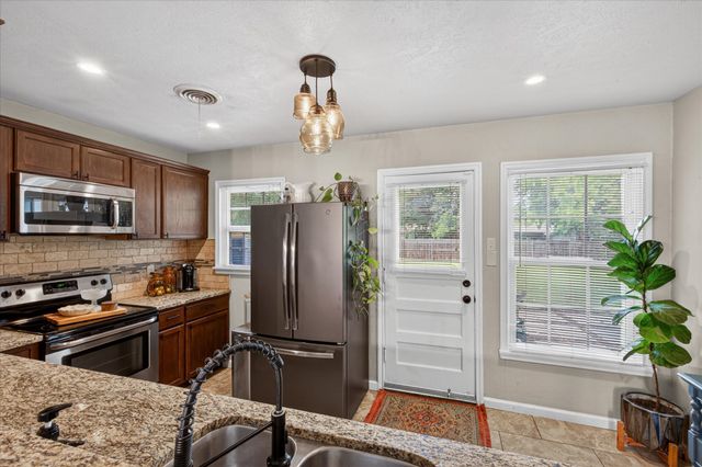 202 Taylor Street, Burleson, TX 76028