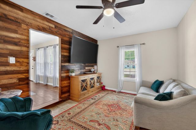 202 Taylor Street, Burleson, TX 76028