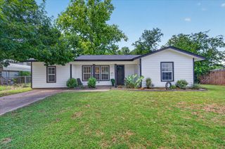 202 Taylor Street, Burleson, TX 76028