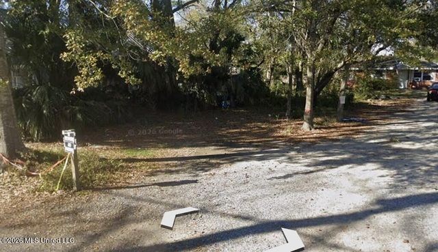 1017 Desoto Street, Ocean Springs, MS 39564