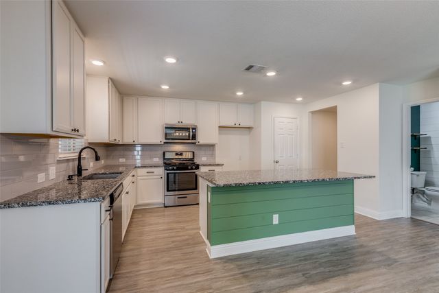2604 Wesley Avenue, Aubrey, TX 76227