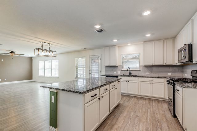 2604 Wesley Avenue, Aubrey, TX 76227