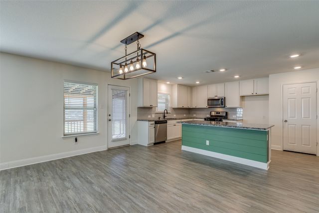 2604 Wesley Avenue, Aubrey, TX 76227