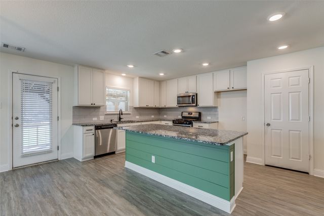 2604 Wesley Avenue, Aubrey, TX 76227