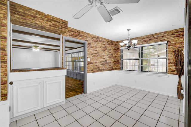 127 Begonia Street, Lake Jackson, TX 77566