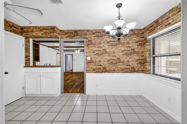 127 Begonia Street, Lake Jackson, TX 77566