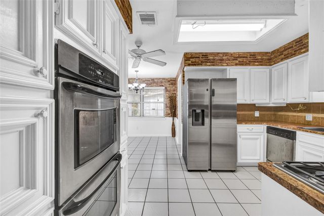 127 Begonia Street, Lake Jackson, TX 77566