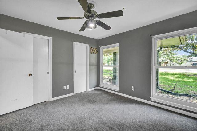 127 Begonia Street, Lake Jackson, TX 77566