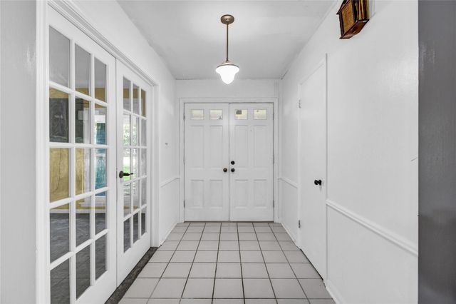 127 Begonia Street, Lake Jackson, TX 77566