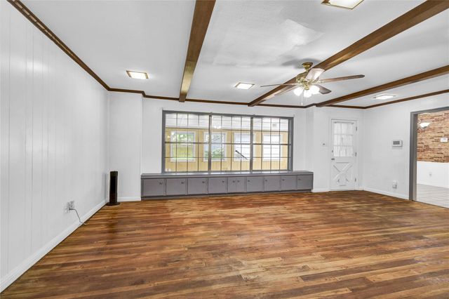 127 Begonia Street, Lake Jackson, TX 77566