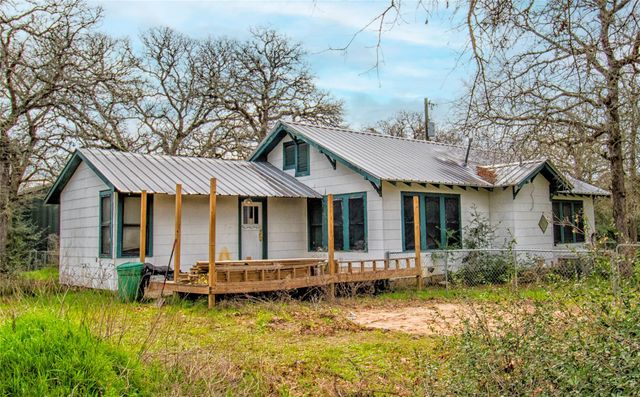 5100 Wood Duck Drive, Waelder, TX 78959