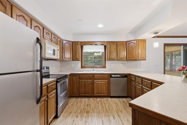 10037 Peppermill Lane, Canadian Lakes, MI 49346