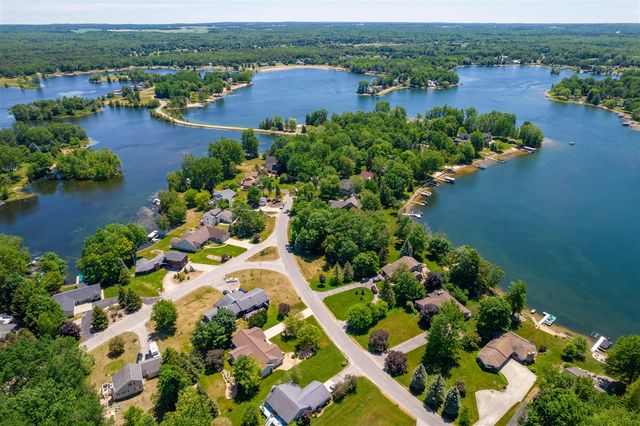 10037 Peppermill Lane, Canadian Lakes, MI 49346