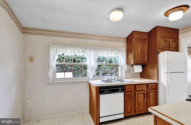 1609 SANTA BARBARA DR, Lancaster, PA 17601