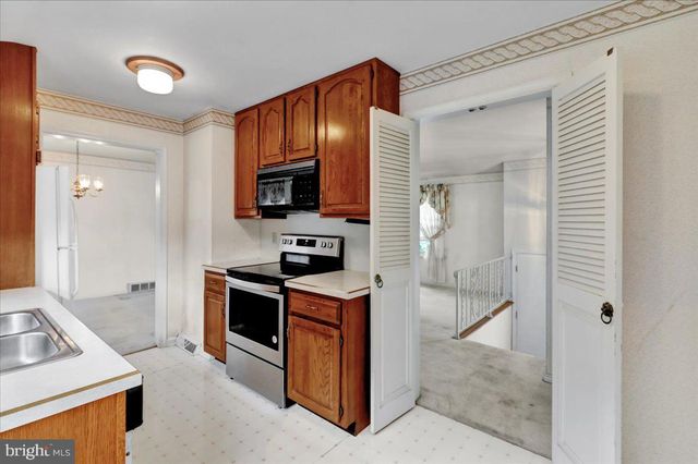 1609 SANTA BARBARA DR, Lancaster, PA 17601