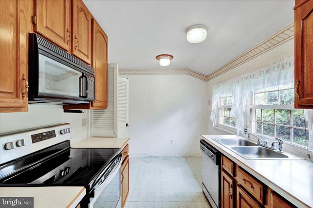 1609 SANTA BARBARA DR, Lancaster, PA 17601