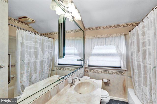 1609 SANTA BARBARA DR, Lancaster, PA 17601