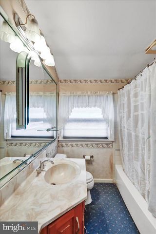 1609 SANTA BARBARA DR, Lancaster, PA 17601