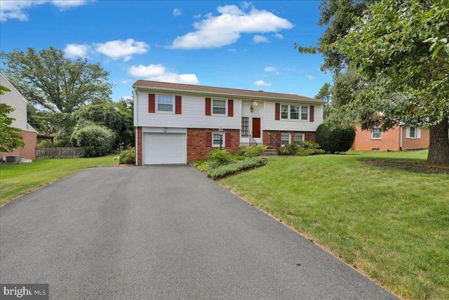 1609 SANTA BARBARA DR, Lancaster, PA 17601