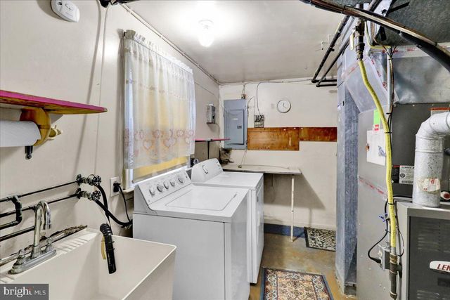 1609 SANTA BARBARA DR, Lancaster, PA 17601