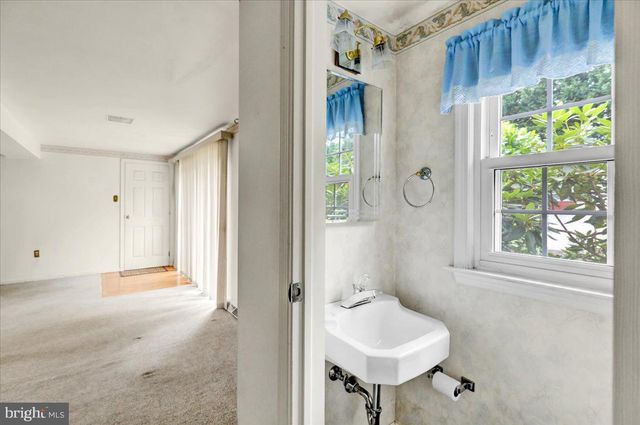 1609 SANTA BARBARA DR, Lancaster, PA 17601