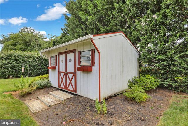 1609 SANTA BARBARA DR, Lancaster, PA 17601