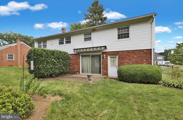 1609 SANTA BARBARA DR, Lancaster, PA 17601