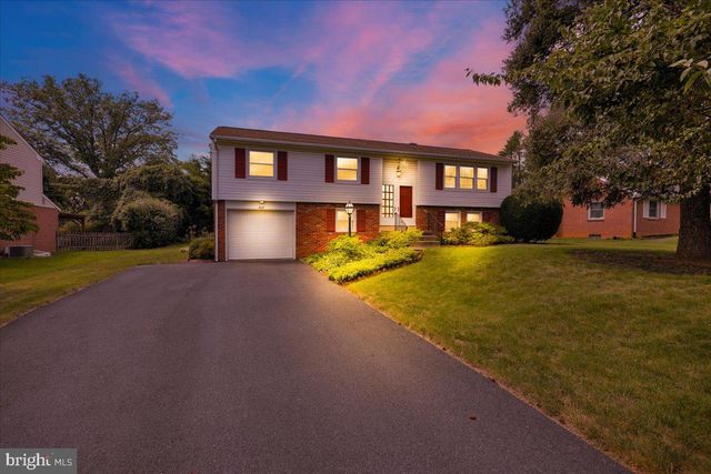 1609 SANTA BARBARA DR, Lancaster, PA 17601