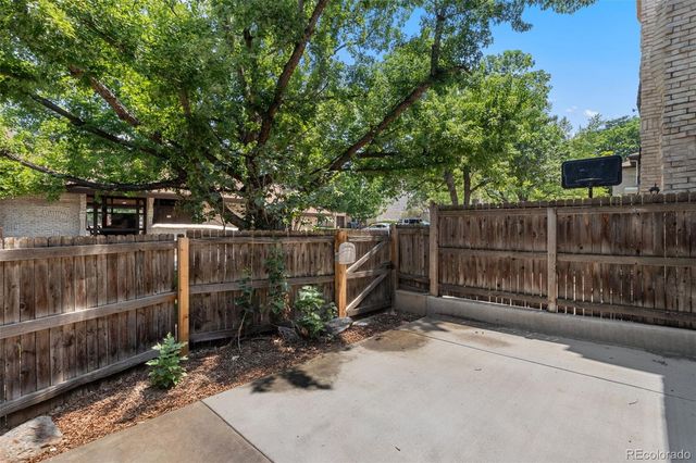 4250 S Olive Street 109, Denver, CO 80237