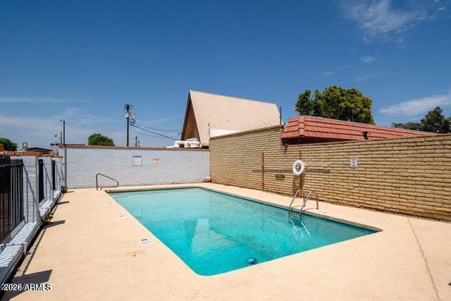 6818 N 35TH Avenue J, Phoenix, AZ 85017