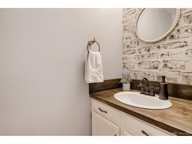 1545 S Vaughn Cir, Aurora, CO 80012