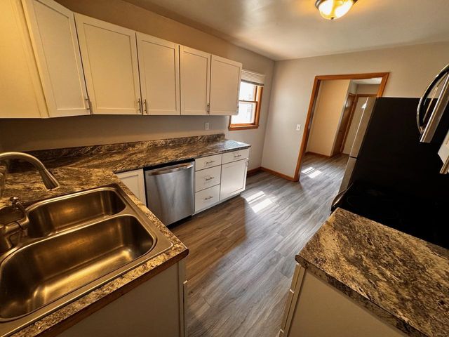 706 20th Street N, Moorhead, MN 56560