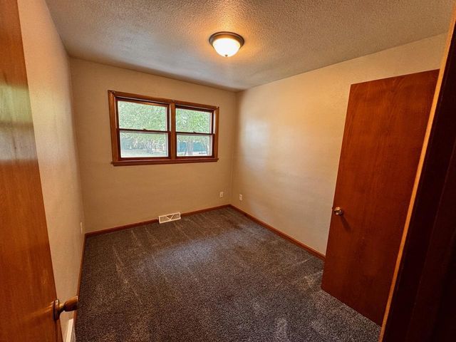 706 20th Street N, Moorhead, MN 56560