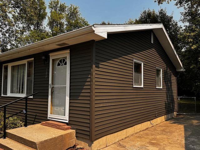 706 20th Street N, Moorhead, MN 56560