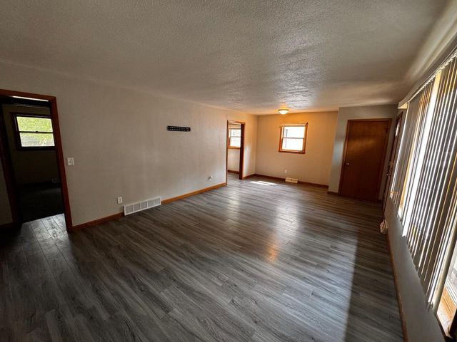 706 20th Street N, Moorhead, MN 56560