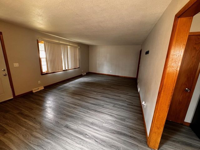 706 20th Street N, Moorhead, MN 56560