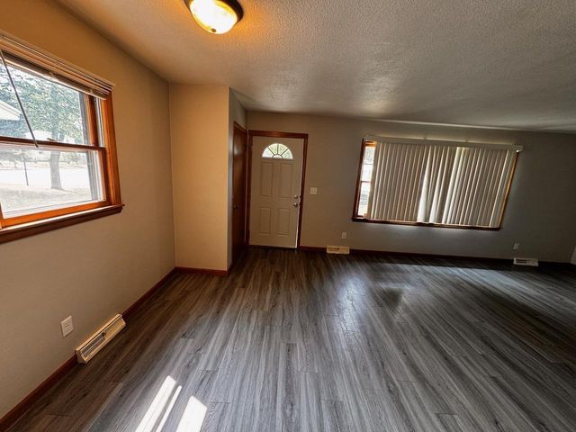 706 20th Street N, Moorhead, MN 56560