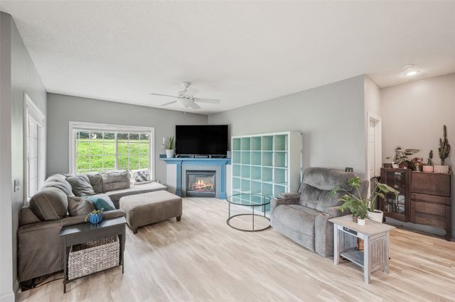 2200 Fountain Crest Drive, Pleasant Hill, IA 50327