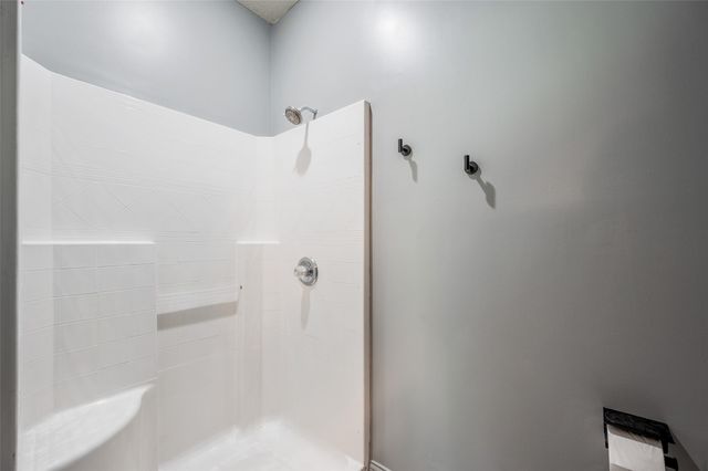 2200 Fountain Crest Drive, Pleasant Hill, IA 50327