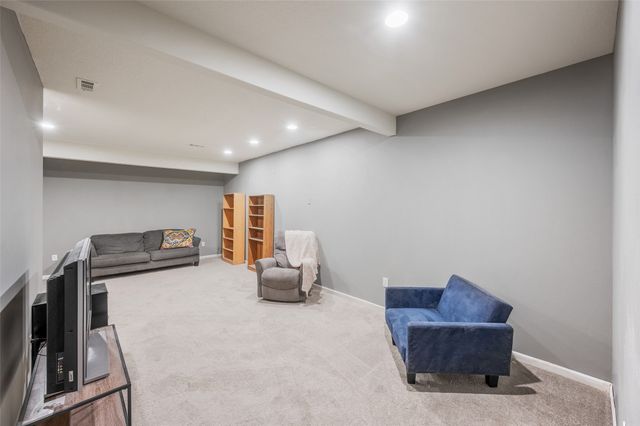 2200 Fountain Crest Drive, Pleasant Hill, IA 50327