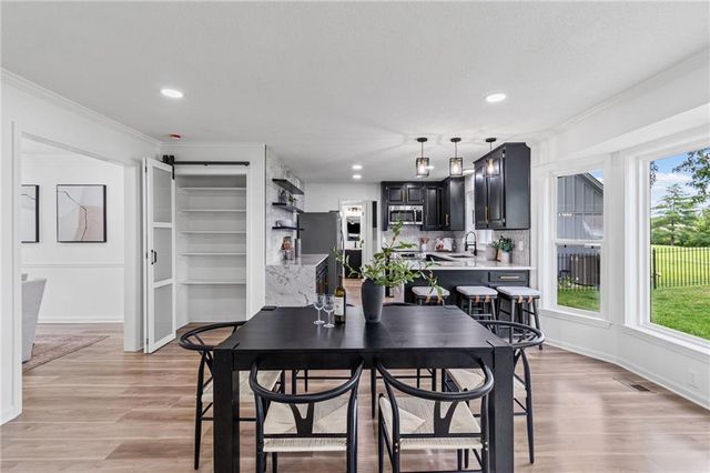 646 NE Saint Andrews Court, Lee's Summit, MO 64064