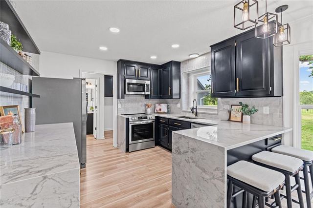646 NE Saint Andrews Court, Lee's Summit, MO 64064