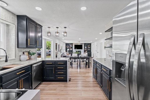 646 NE Saint Andrews Court, Lee's Summit, MO 64064