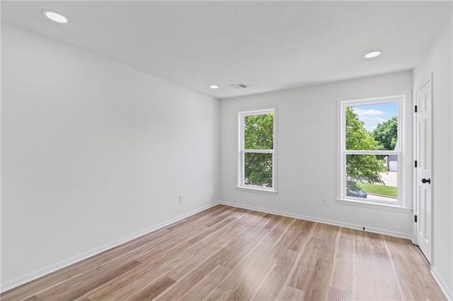 646 NE Saint Andrews Court, Lee's Summit, MO 64064
