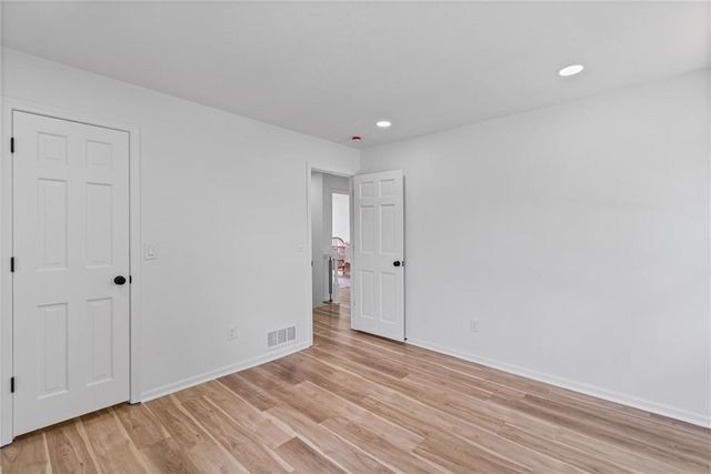 646 NE Saint Andrews Court, Lee's Summit, MO 64064