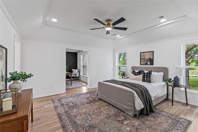 646 NE Saint Andrews Court, Lee's Summit, MO 64064