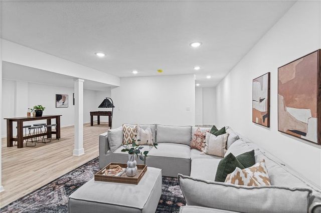 646 NE Saint Andrews Court, Lee's Summit, MO 64064