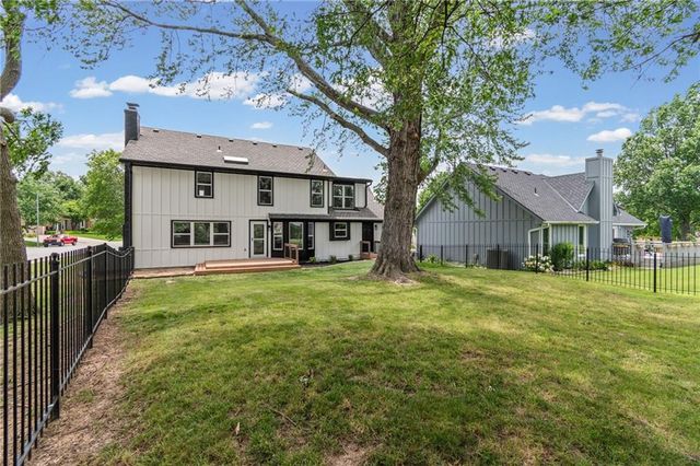 646 NE Saint Andrews Court, Lee's Summit, MO 64064